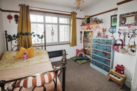 Bedroom 2.JPG