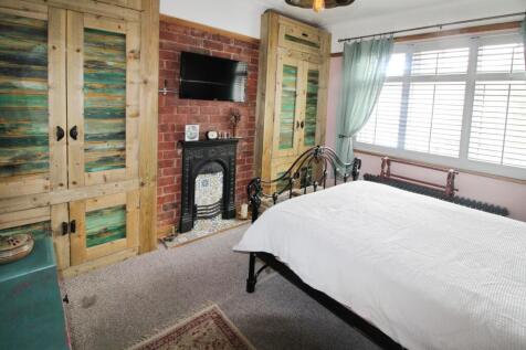 Master Bedroom.JPG