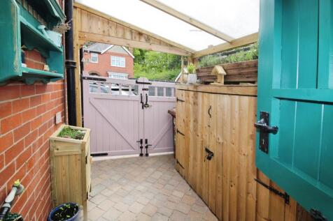 Outside covered area..JPG