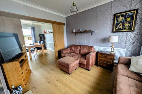 Lounge &amp; Dining