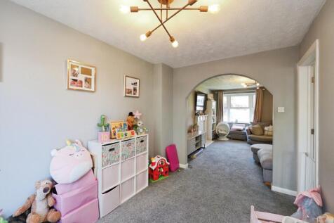 Cosy yet Airy Lounge/Dining/Family space
