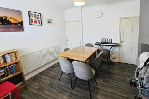 Dining/sitting room