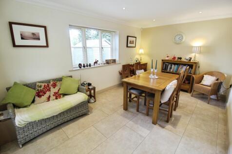 Dining/sitting room