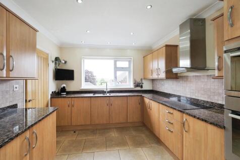 Great sized modern kitchen