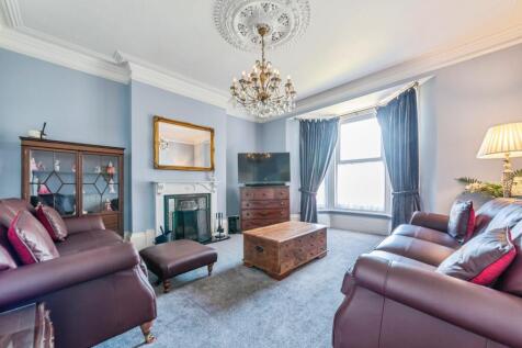 303_harlaxton_road-17