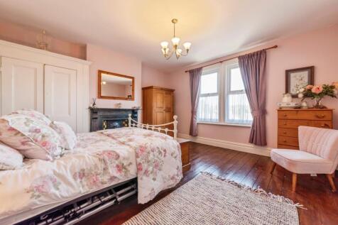 303_harlaxton_road-1