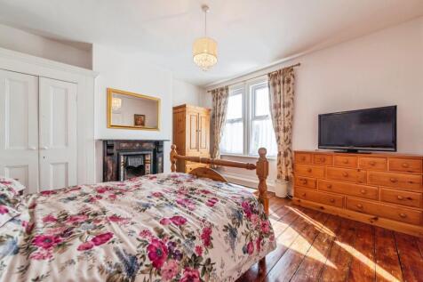 303_harlaxton_road-11