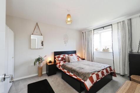 Main Double Bedroom