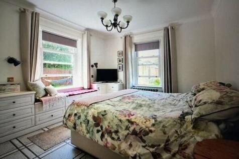 BedroomOne_1