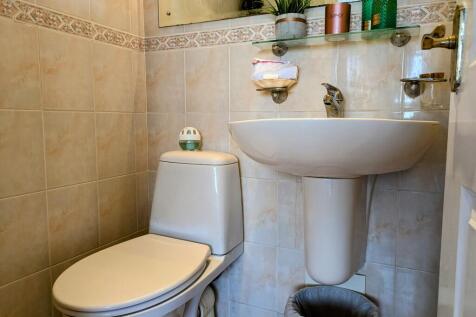 Ensuite WC &amp; Sink