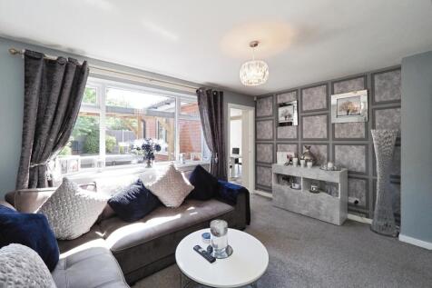 Cosy yet Spacious Lounge