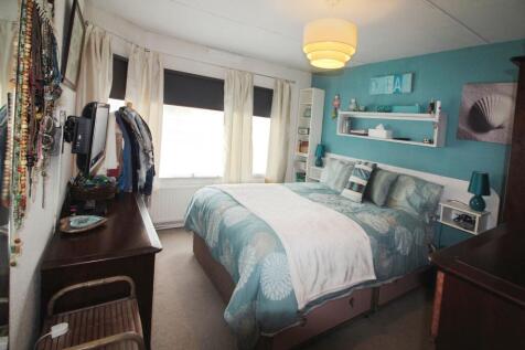 Bedroom 1.JPG