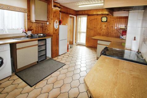 Kitchen..JPG