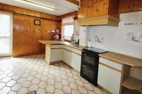 Kitchen,..JPG