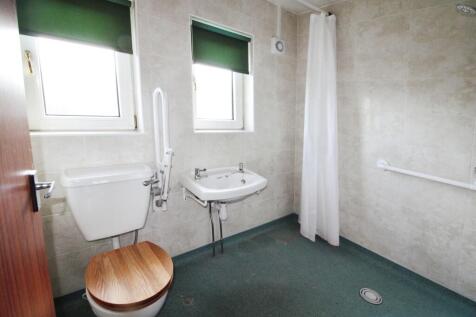 Shower room.JPG