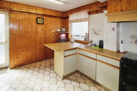Breakfast bar area.JPG