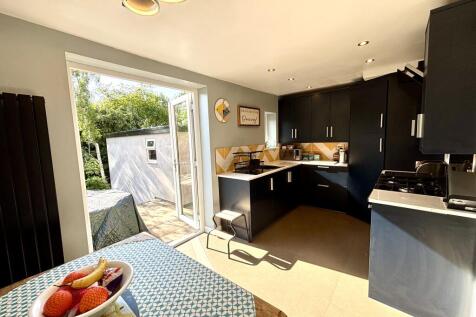 Dining kitchen