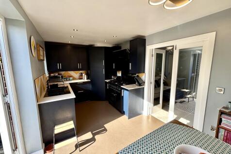 Dining kitchen