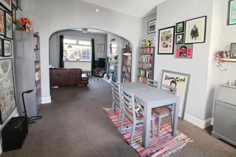 Dining room through to lounge.JPG