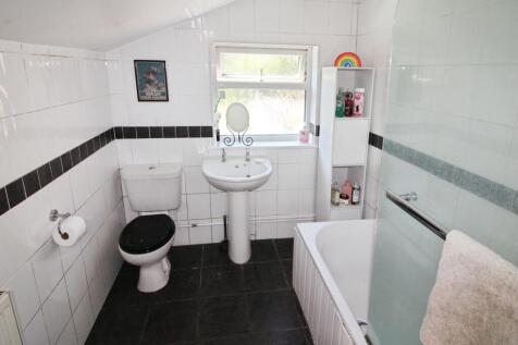 Bathroom.JPG