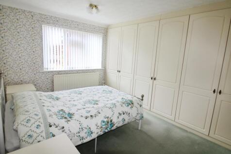 Bedroom 1.JPG