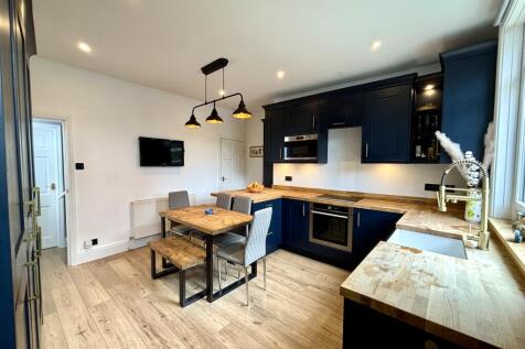 Dining kitchen