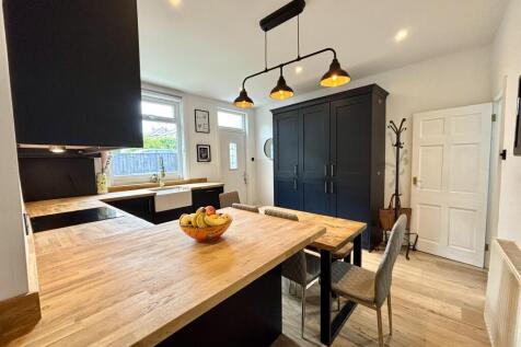 Dining kitchen