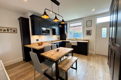 Dining kitchen
