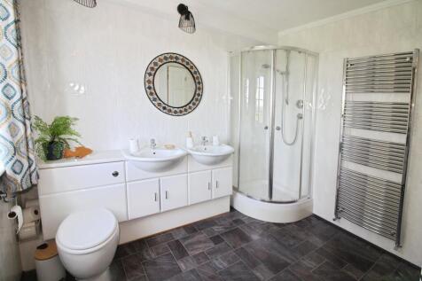 Bathroom.JPG