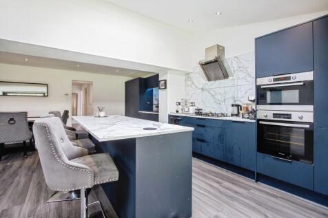 Kitchen Family Room
