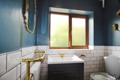 Bathroom.JPG