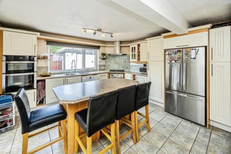 Kitchen / Dining area