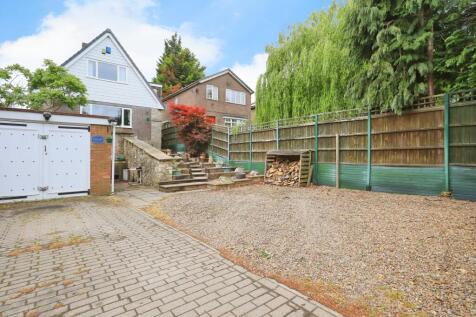 Front Garden / Driveway