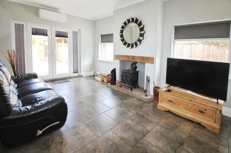 Living room..JPG
