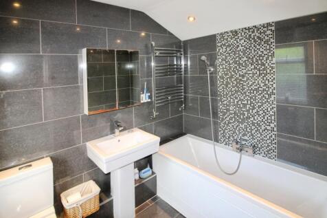 Ensuite Bathroom.JPG