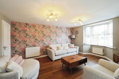 Stylish and Stunning Lounge with Bay and Storage
