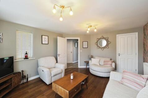 Stylish and Stunning Lounge with Bay and Storage