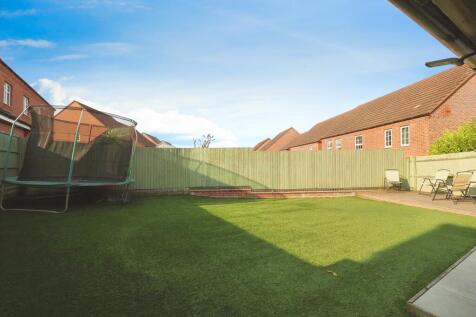What a garden - Low maintenance and Huge!
