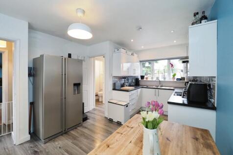 Modern and Open Plan Kitchen Diner