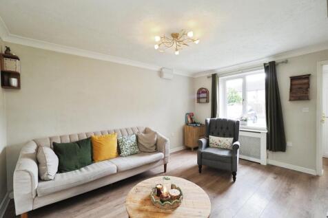 Cosy Yet Spacious Lounge