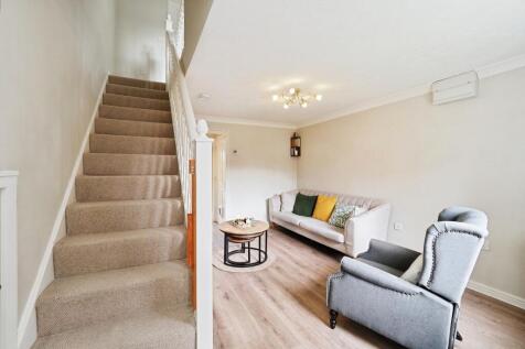 Cosy Yet Spacious Lounge