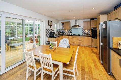 Kitchen dining room