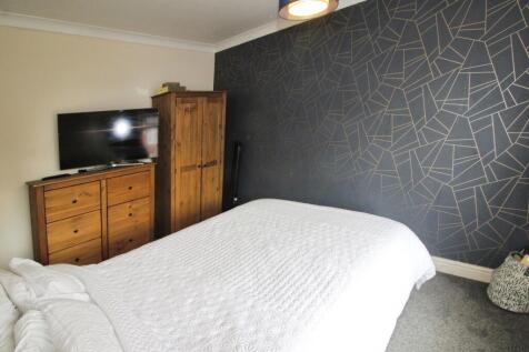 Bedroom 1.JPG