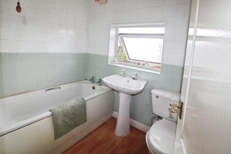 Family bathroom.JPG