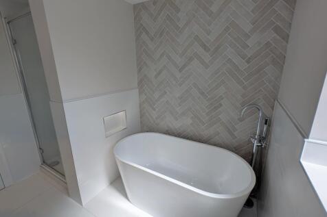 Family Bathroom 2