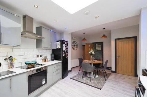 Stunning Extended Kitchen/Dining and Family Room