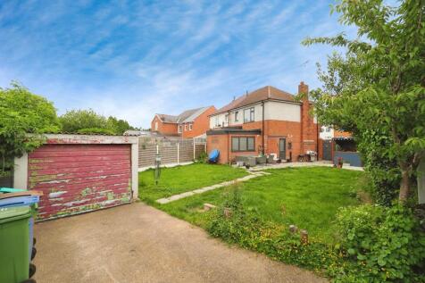 Fantastic Rear and Side Gardens with Detached Garage and Driveway