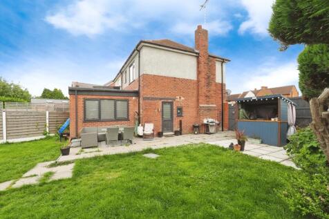Fantastic Rear and Side Gardens with Detached Garage and Driveway