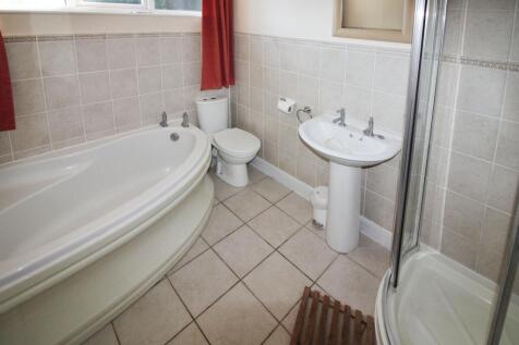 Family bathroom.JPG