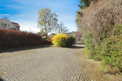 Front driveway.JPG